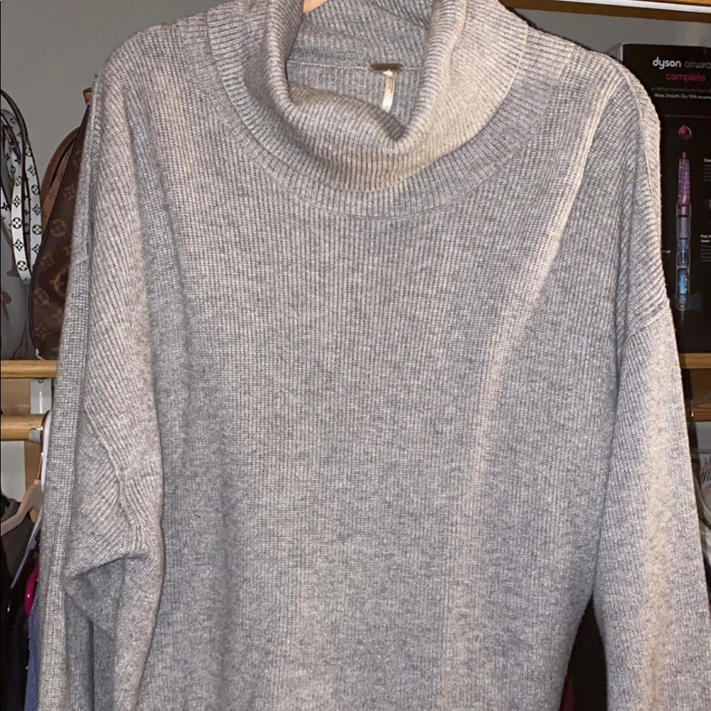 SPRING CLOSET CLEAN OUT!! ALL FREE PEOPLE SWEATERS!!